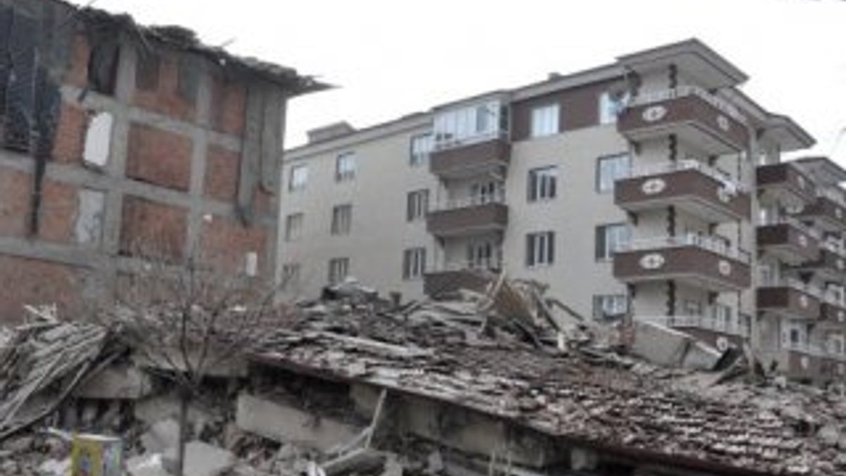 Yozgat'taki hasarlı evlerin yıkımına başlandı