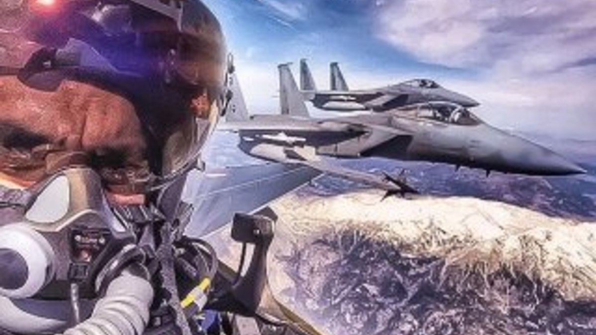 Türk pilotun Suudi pilotlarla selfie'si