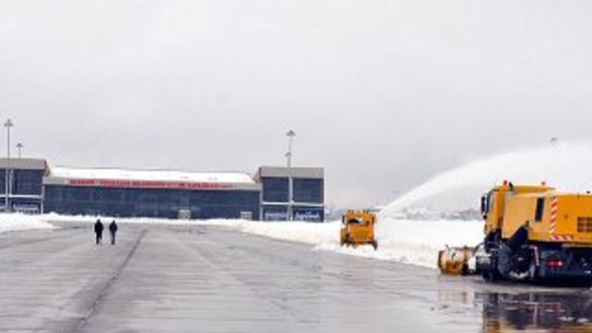 Hakkari'deki havalimanı her an hazır tutuluyor