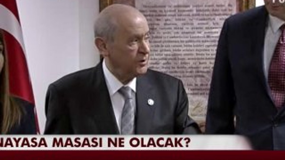 Bahçeli basın toplantısını çay içelim diyerek bitirdi