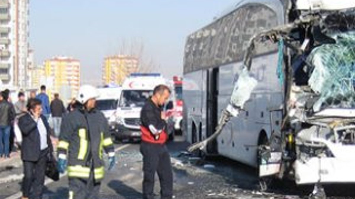 Kayseri'de yolcu otobüsü ile halk otobüsü çarpıştı: 1 ölü
