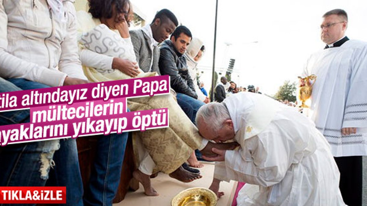 Papa Franciscus göçmenlerin ayaklarını yıkayıp öptü