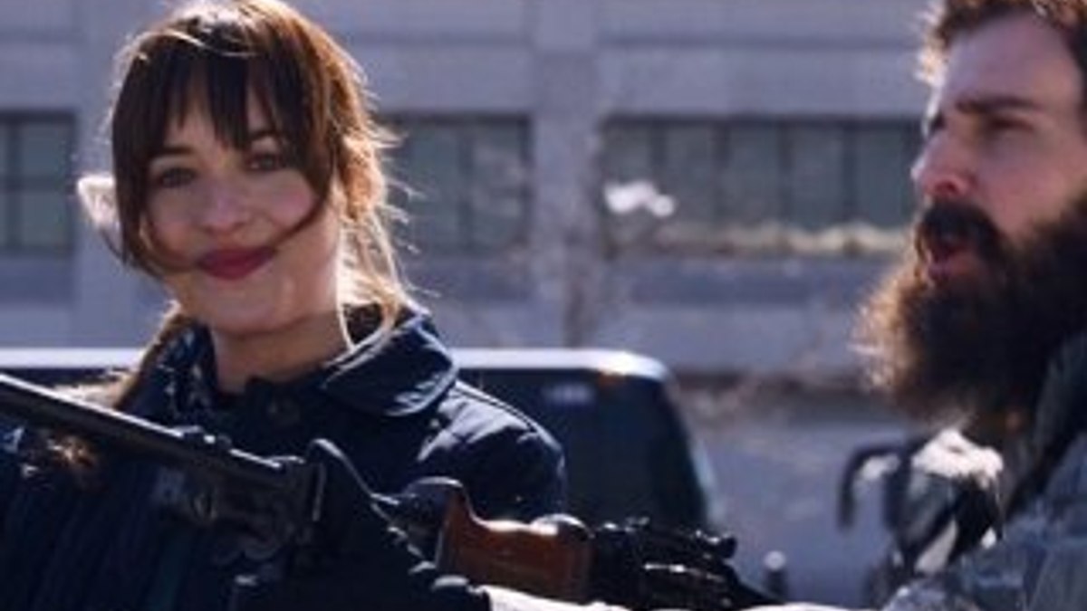 Dakota Johnson'dan IŞİD reklamı gibi parodi VİDEO