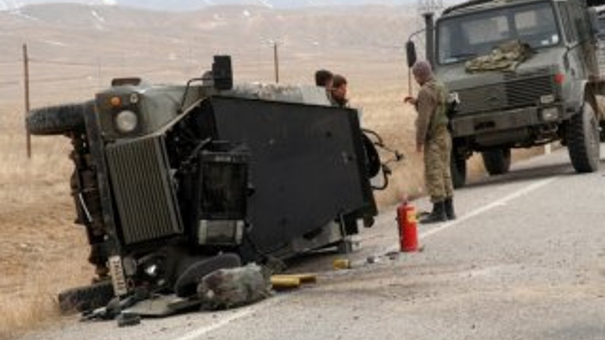 Van'da askeri araç devrildi: 13 yaralı