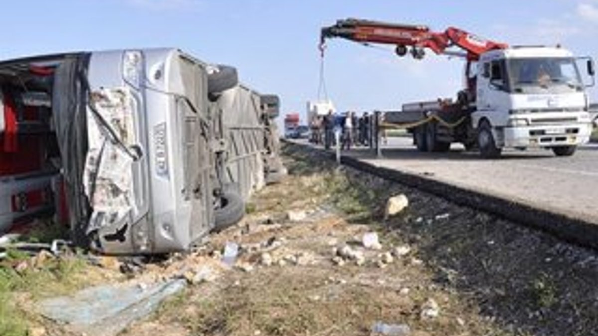 Afyon'da yolcu otobüsü devrildi: 3 ölü