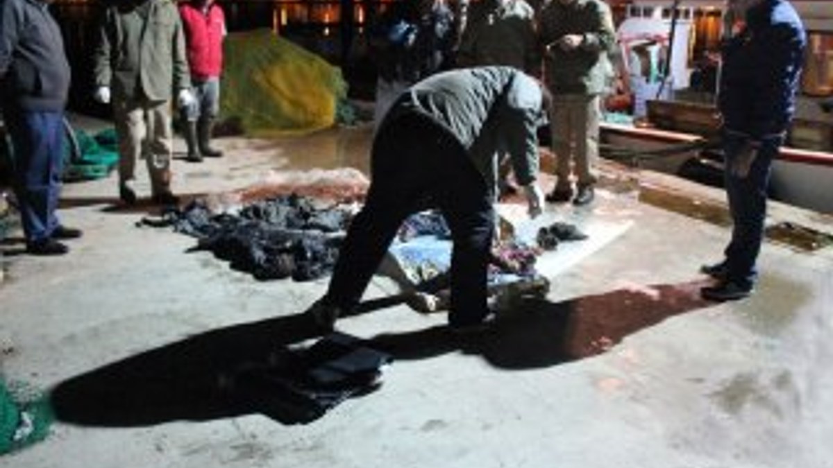 İzmir'de balıkçıların ağına çocuk cesedi takıldı