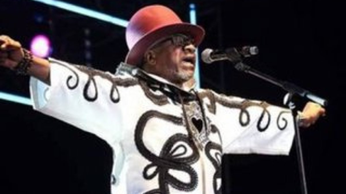 Afrikalı şarkıcı sahnede öldü