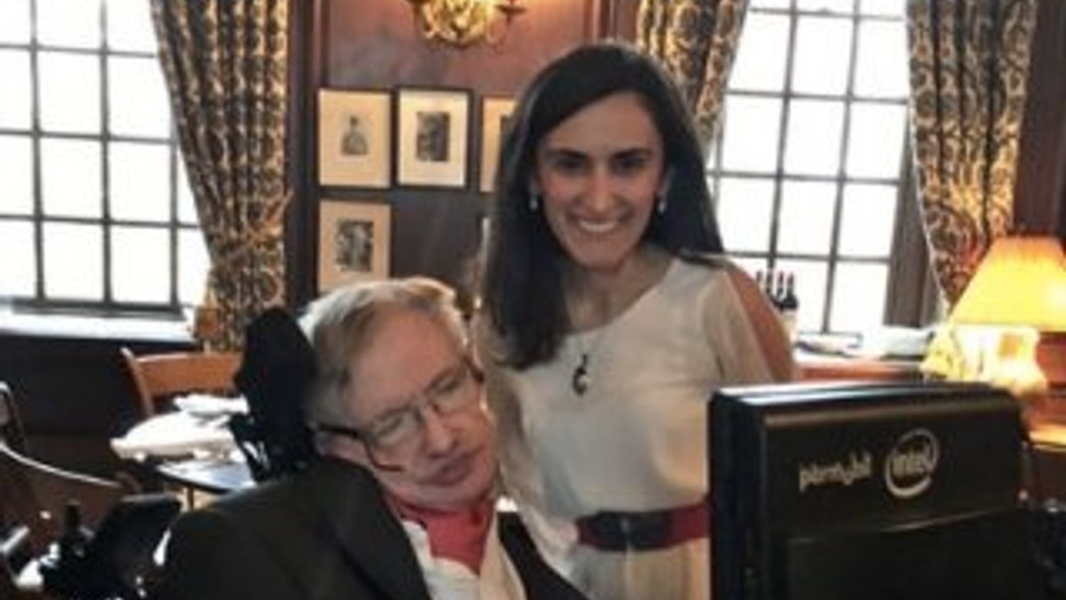 Türk bilim insanı Canan Dağdeviren Hawking'le buluştu
