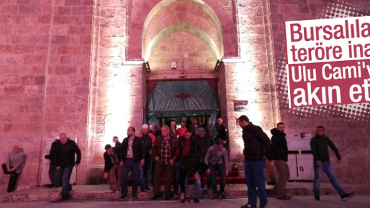 Teröre inat Bursalılar Ulu Cami'ye akın etti