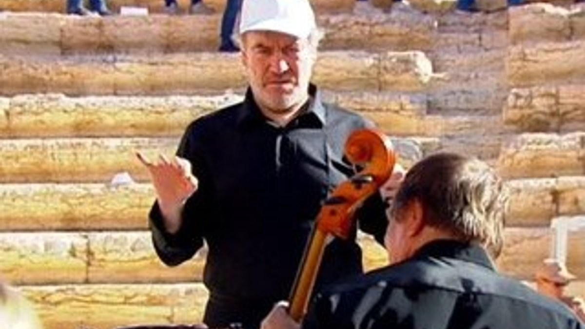 Kırım işgalinin destekçisi Gergiev'den Suriye'de konser