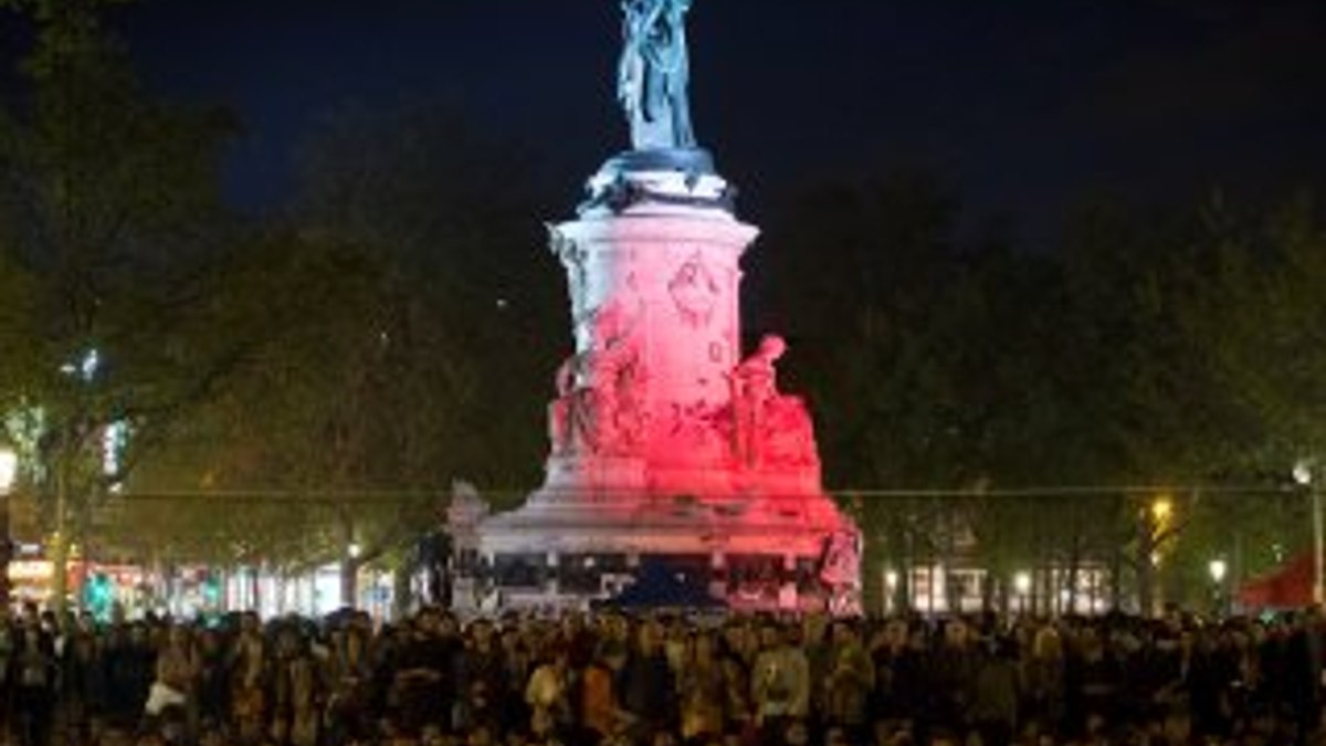 Fransa'da gece ayakta protestoları devam ediyor