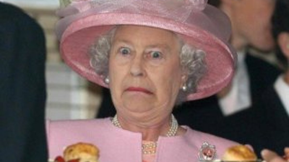 İngiltere Kraliçesi Çinli diplomatları eleştirdi