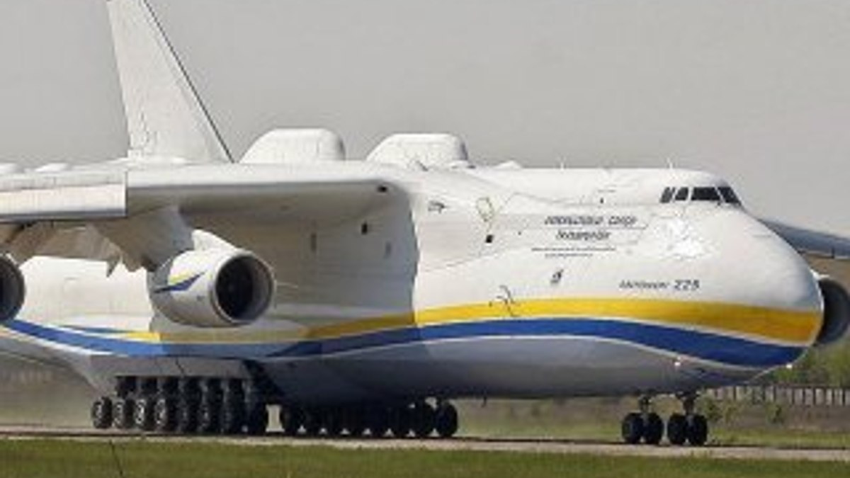 Dünyanın en büyük uçağı An-225 ilk ticari uçuşunu yaptı