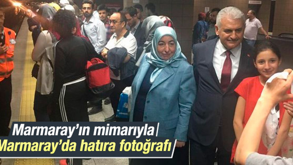 Binali Yıldırım'dan vatandaşlarla Marmaray hatırası