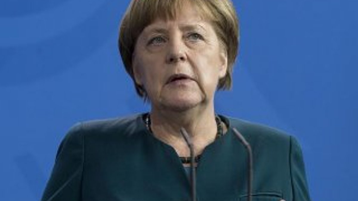Merkel'in ofisinde domuz kafası bulundu