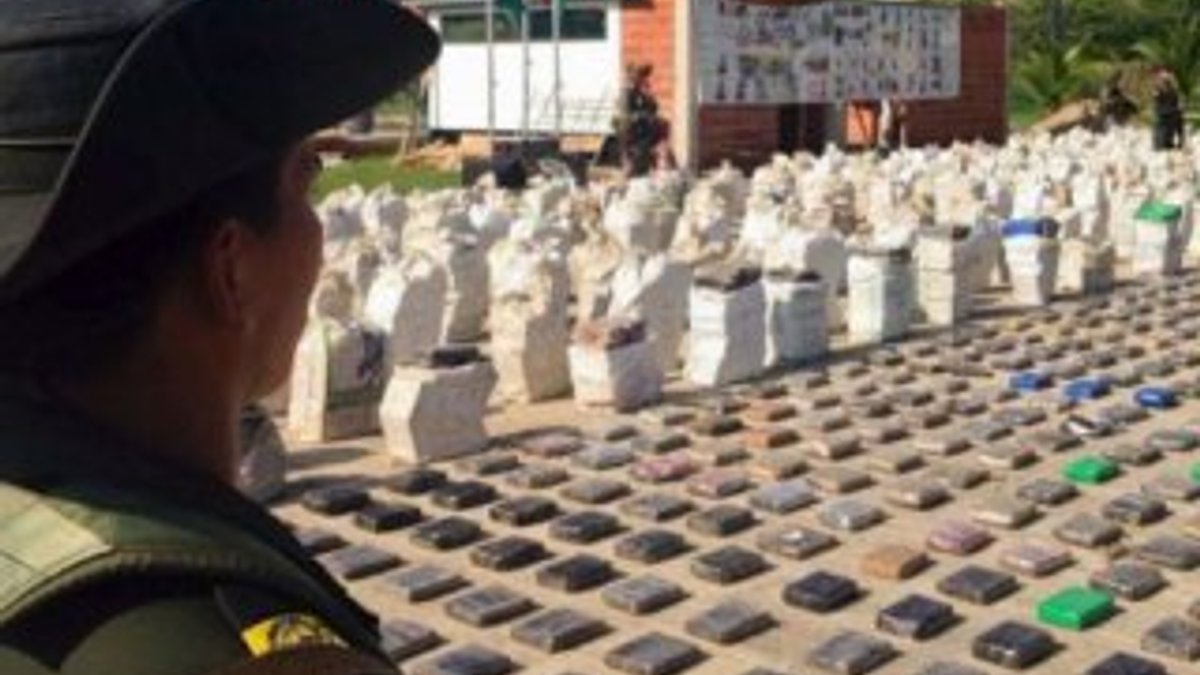 Kolombiya'da uyuşturucu çetelerine darbe