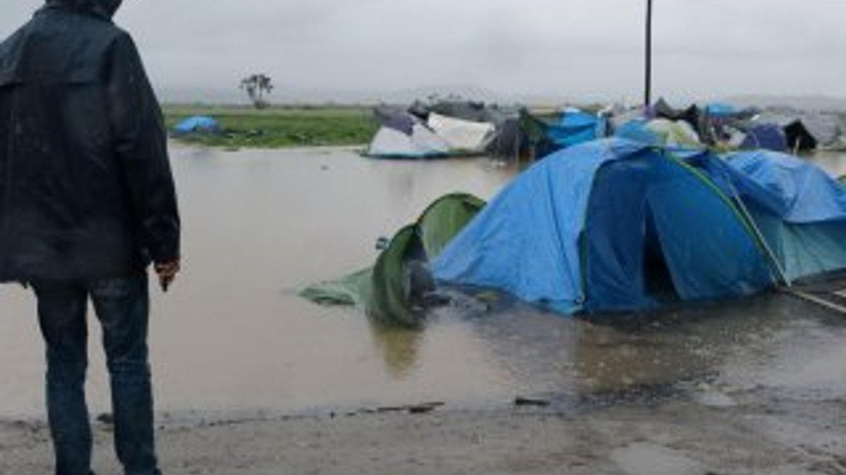 İdomeni'deki mülteci kampını su bastı