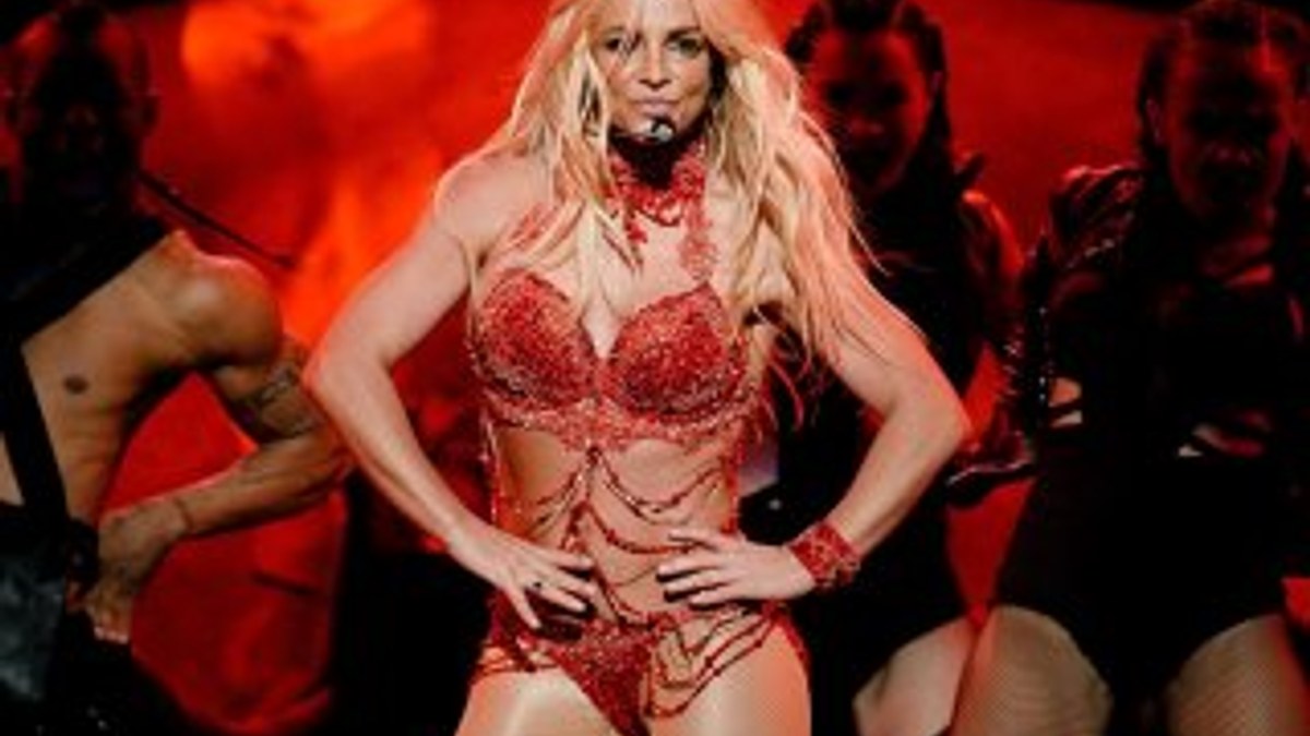 Britney Spears'ın direk dansı ödül törenine damga vurdu