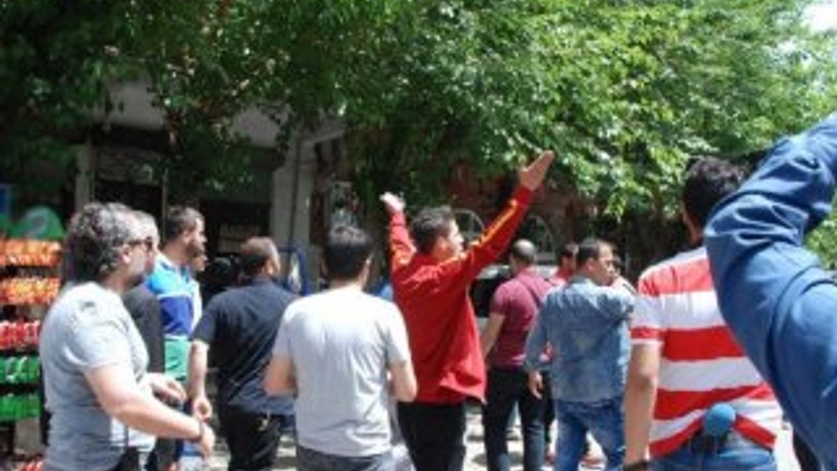 HDP'li İdris Baluken ve heyeti Sur'da protesto edildi