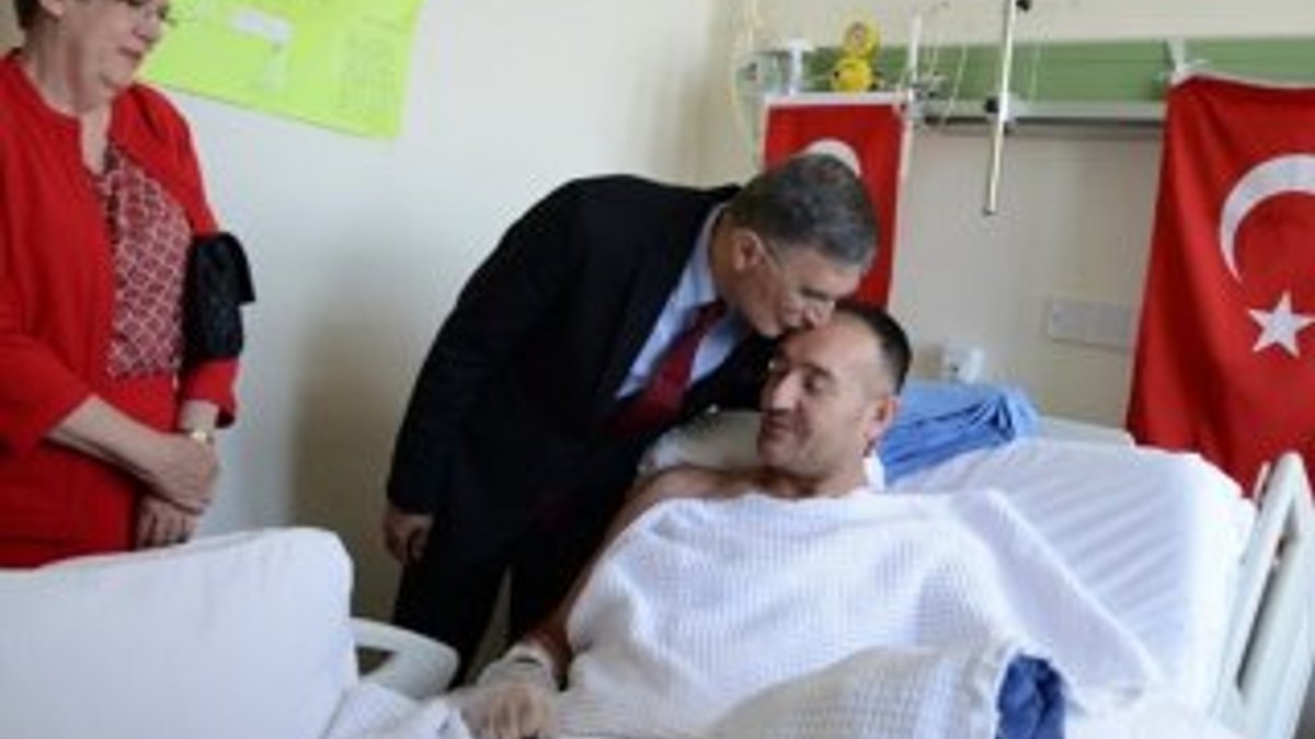 Aziz Sancar yaralı askerleri ziyaret etti