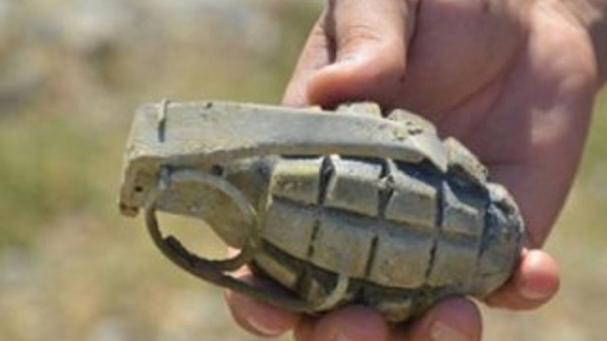El bombası PKK'lıların elinde patladı