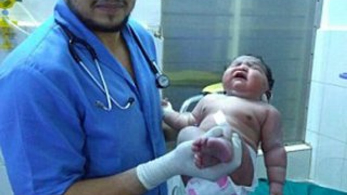 Dünyanın en kilolu kız bebeği Hindistan'da doğdu