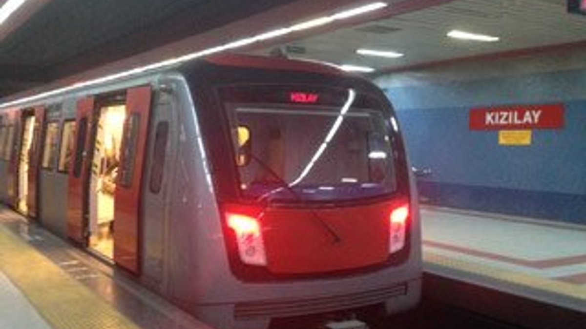 Ankara'da metro seferleri uzatıldı