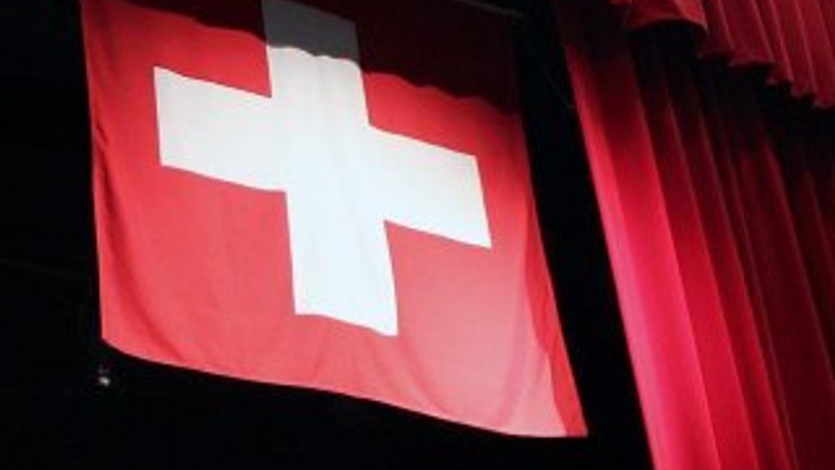 İsviçre'de erkek öğrencilere 'tokalaşma' zorunluluğu