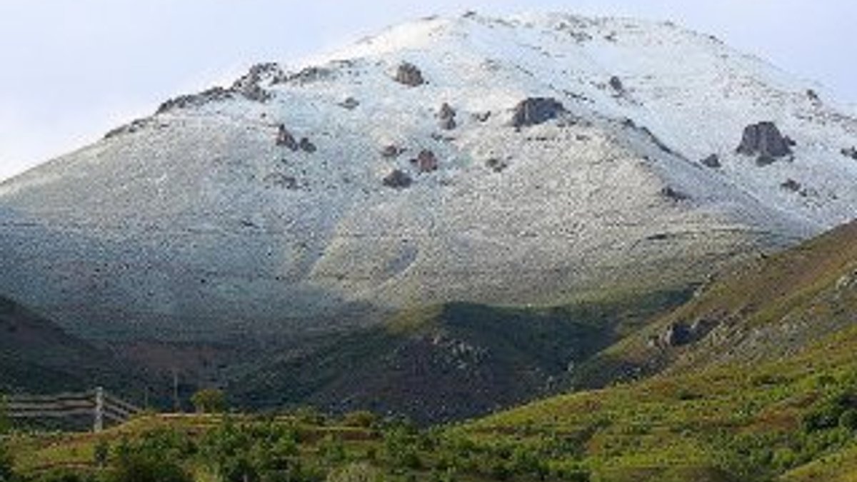 Erzincan'a mayıs ayında kar yağdı