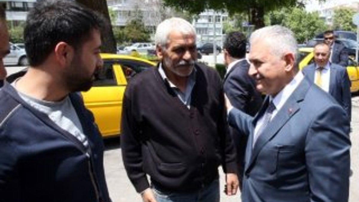 Başbakan Binali Yıldırım taksi durağını ziyaret etti