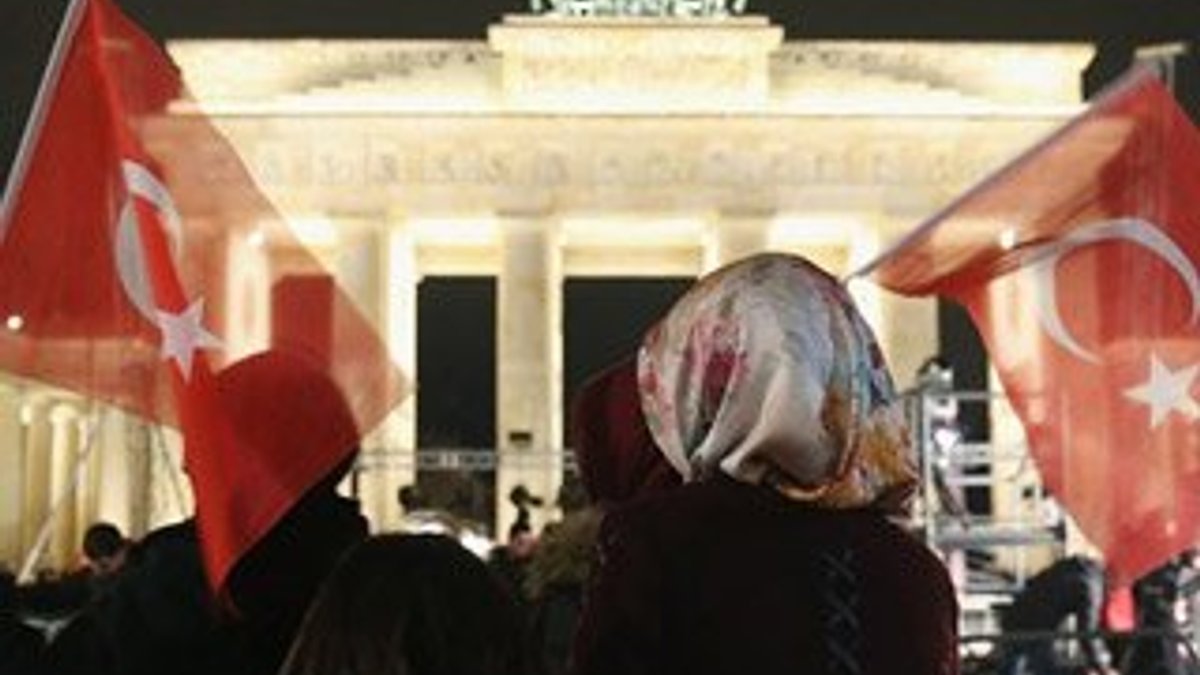 Türkler Almanya'da büyük gösteriye hazırlanıyor
