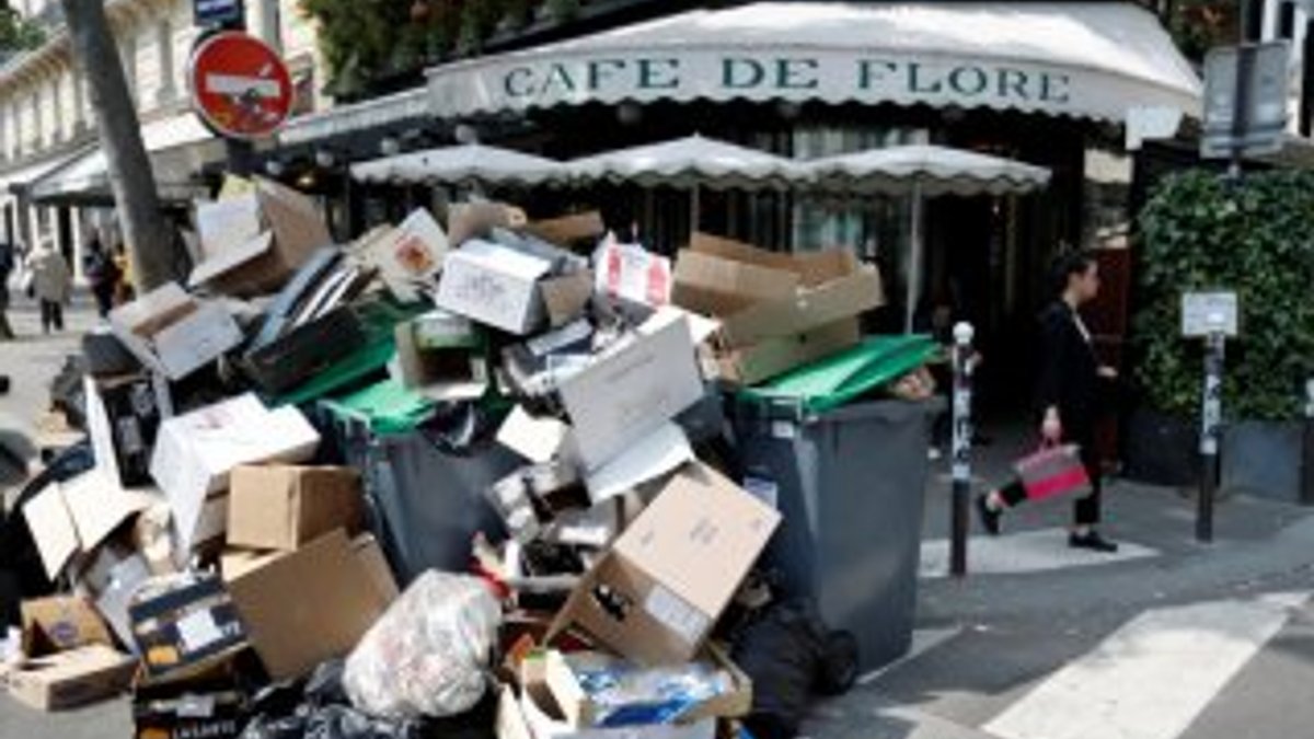 Fransa'da çöpler sokaklarda kaldı