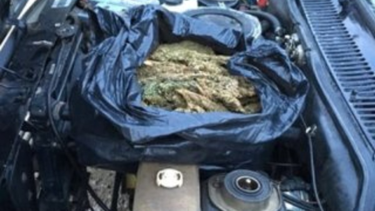 Diyarbakır'da aracın motorundan 3 bin 500 gr. esrar çıktı