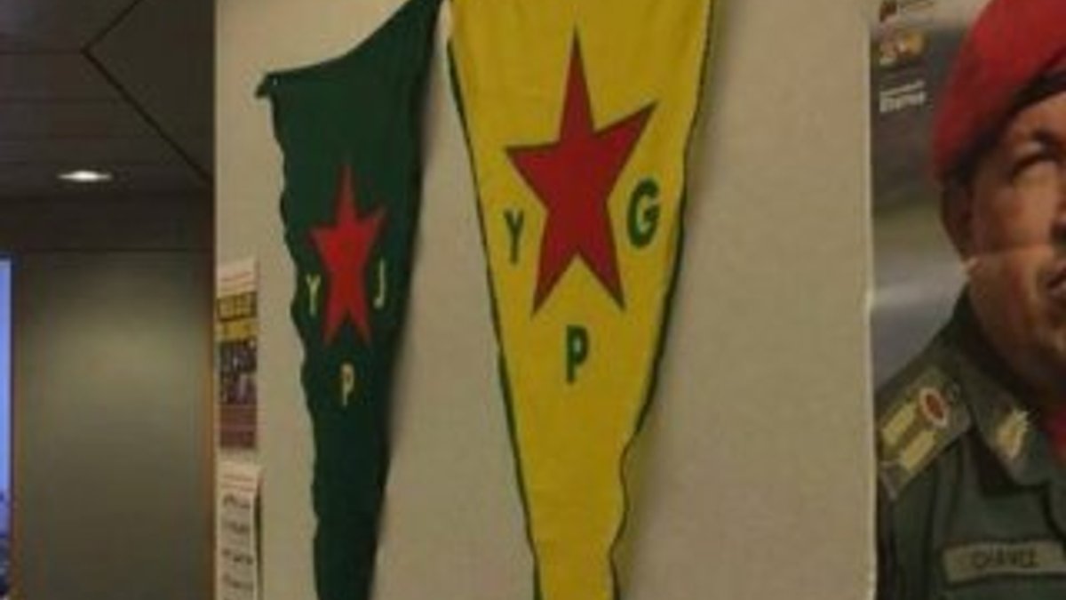 Avrupa Parlamentosu duvarında YPG bayrağı