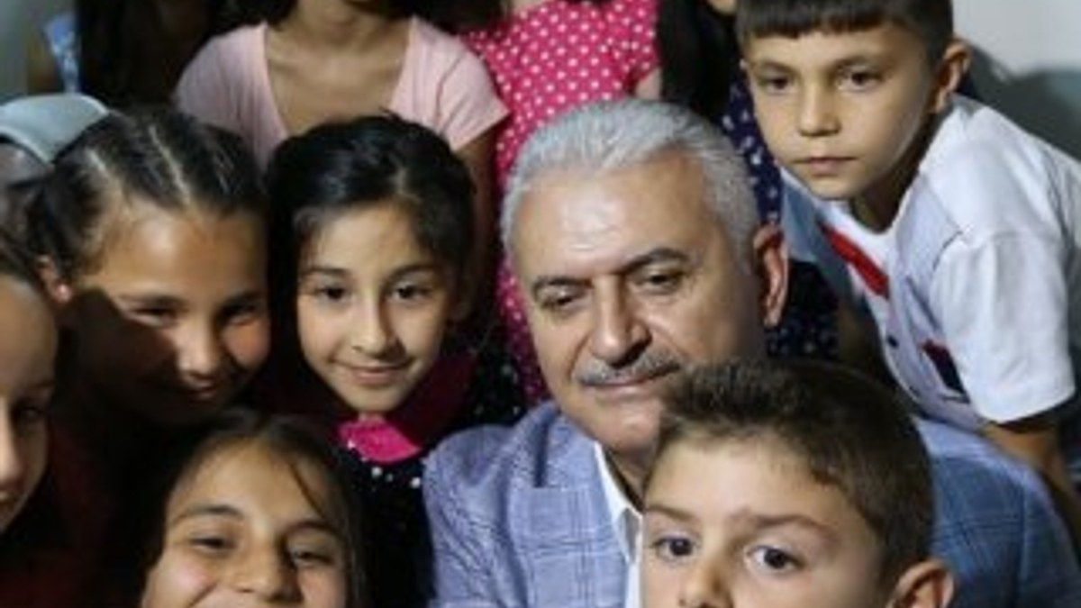 Başbakan Yıldırım İzmir'de sevgi evini ziyaret etti