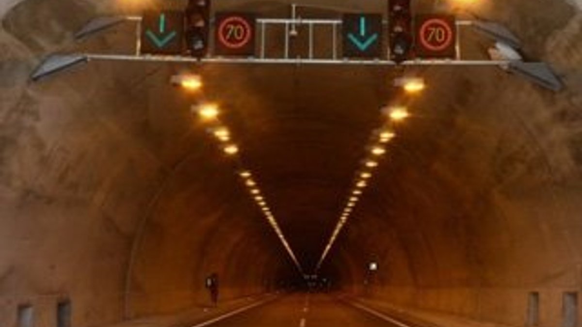 12 ili birbirine bağlayan Karahan Tüneli açıldı