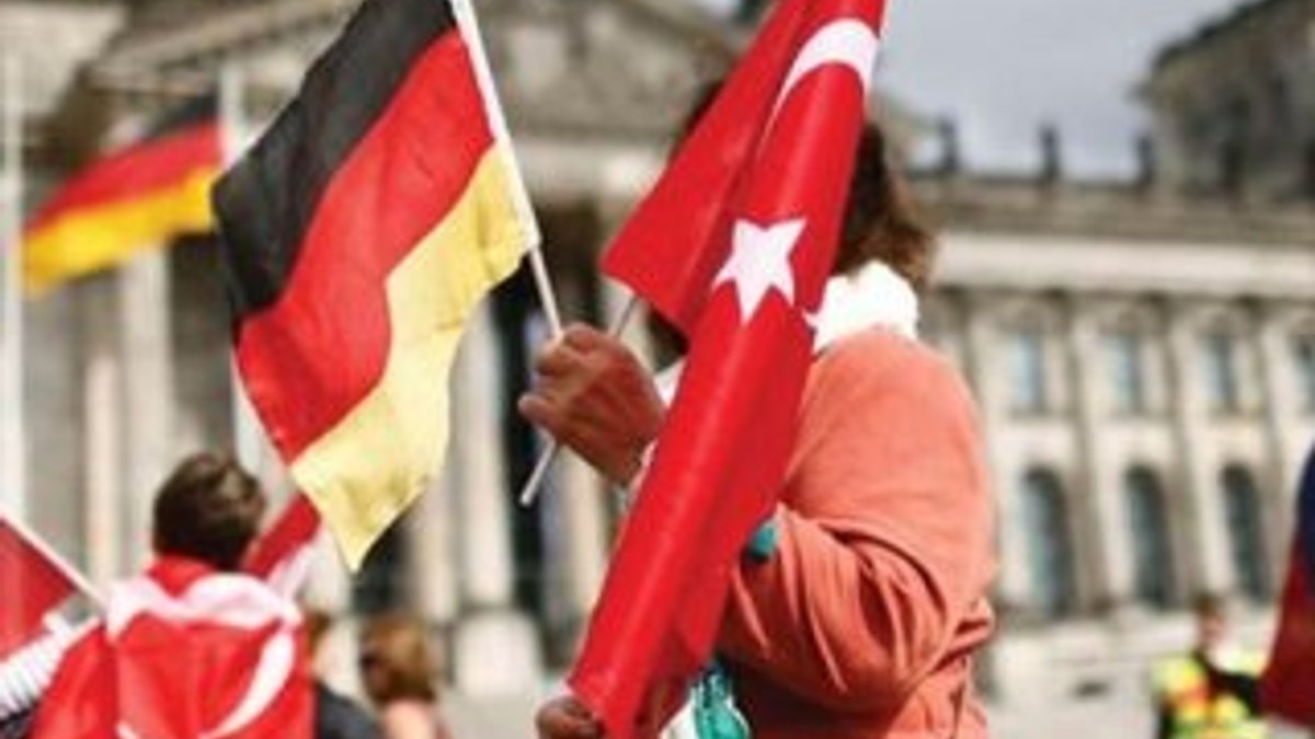 Almanya'da yaşayan Türkler parti kuruyor