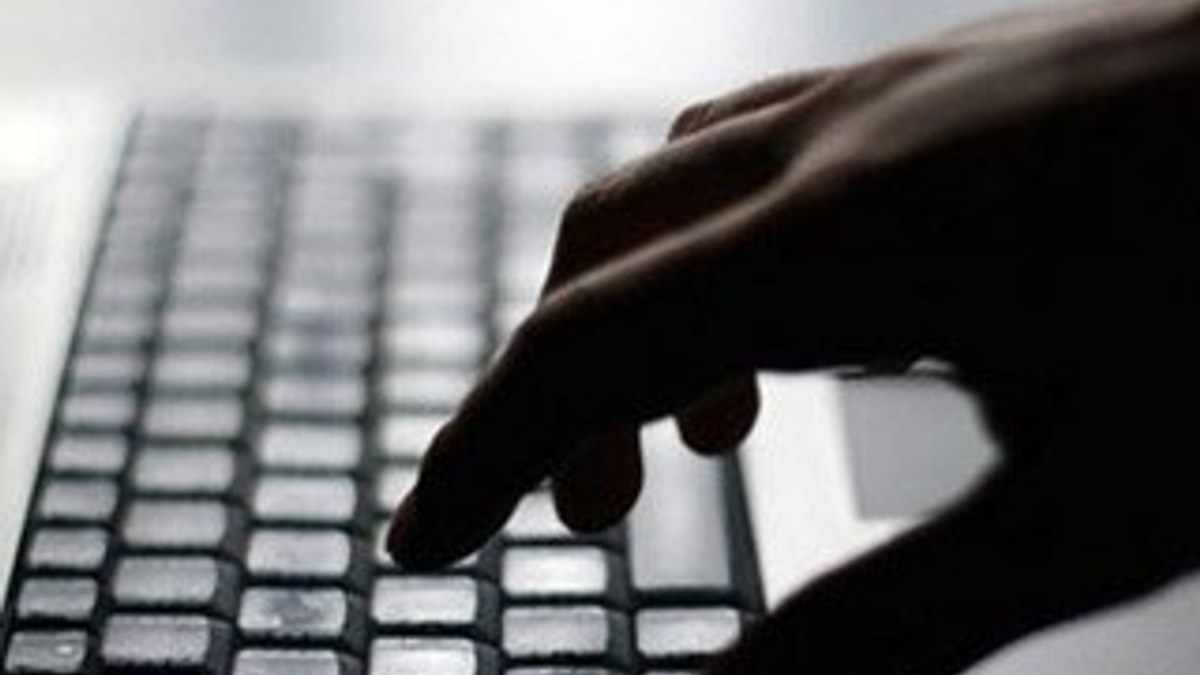 Fransa'da 112 bin polisin kimlik bilgileri internete sızdı