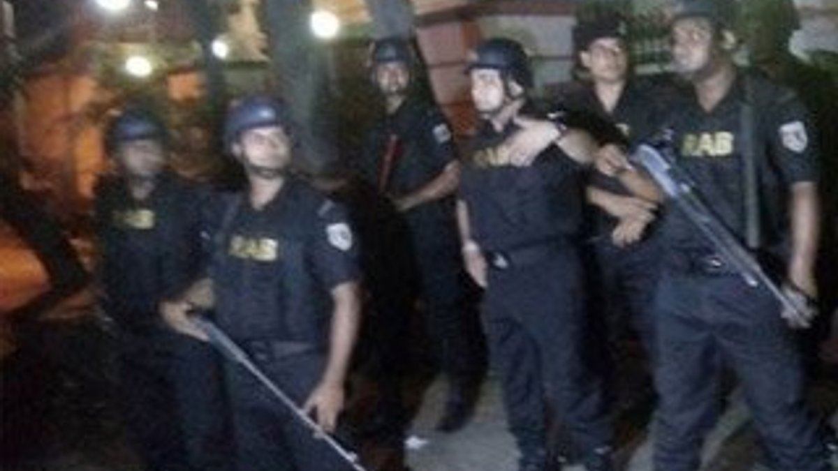 Bangladeş'te restorana saldırı