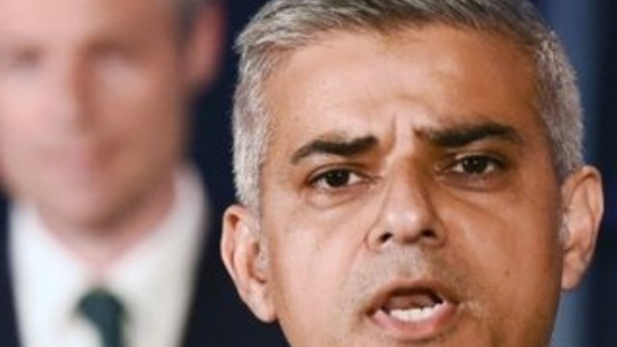 Londra belediye başkanı üç TOMA'yı satıyor