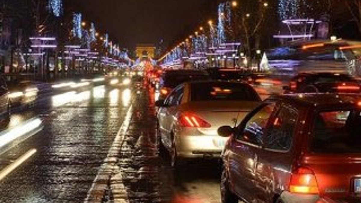 Paris'te 1997 öncesine kayıtlı araçlara trafik yasağı