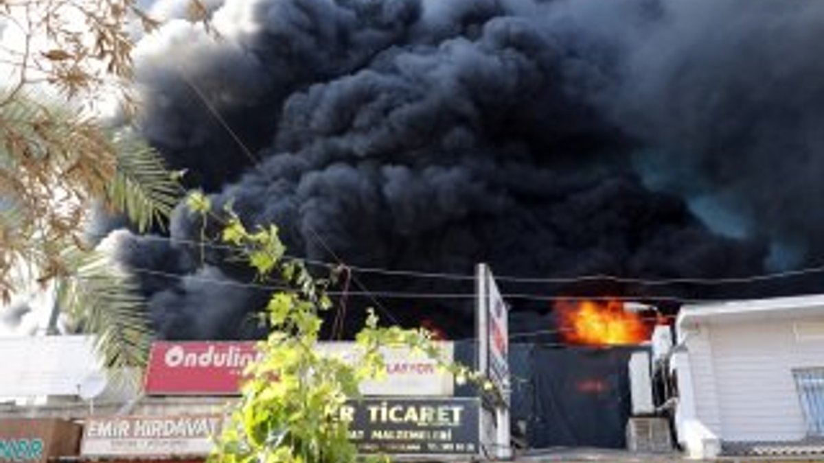 Antalya'da 10 iş yeri yandı