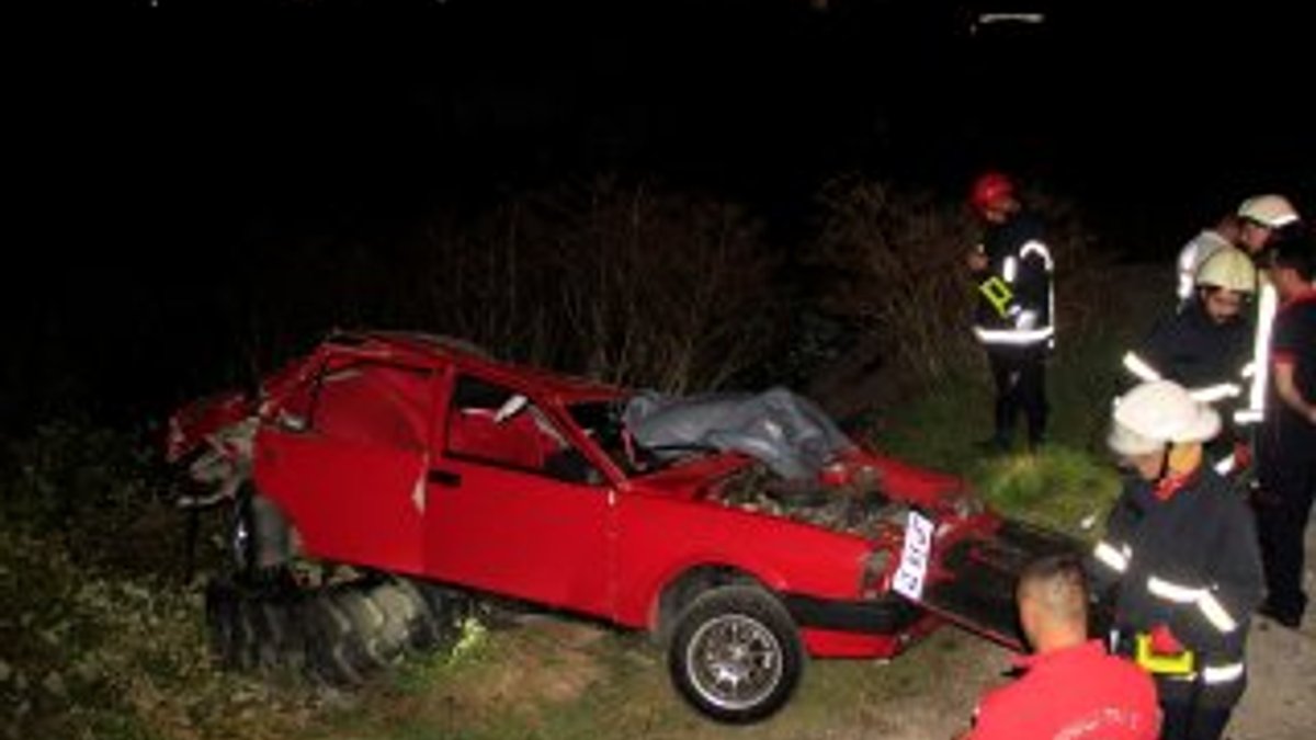 Kocaeli'de bir araç park halindeki TIR'a çarptı: 4 ölü