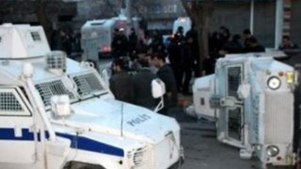 Hakkari'de zırhlı polis aracı takla attı