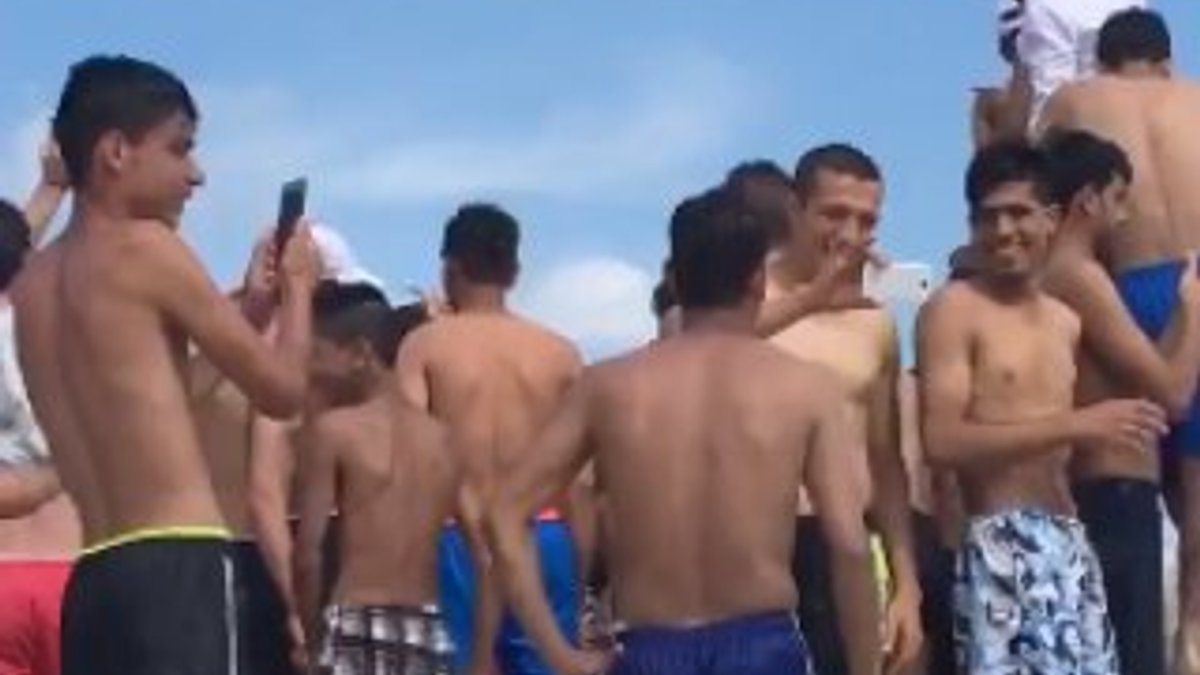 300 Suriyeli Florya'daki halk plajında parti verdi