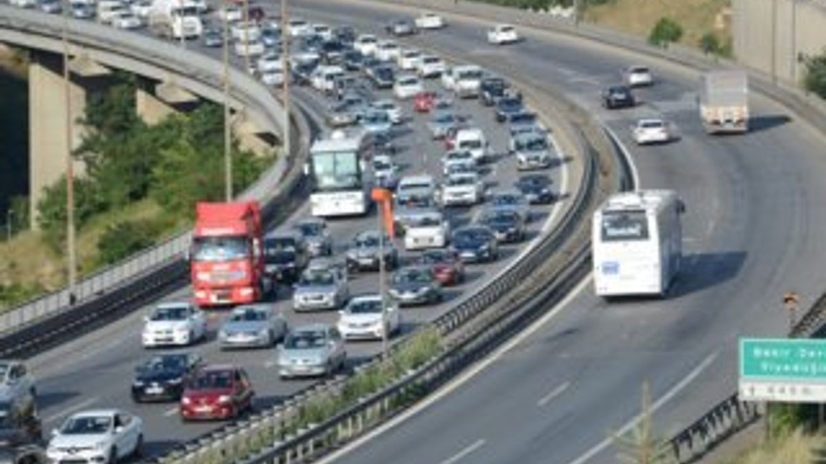 Bayram tatili dönüşü trafik yoğunluğu