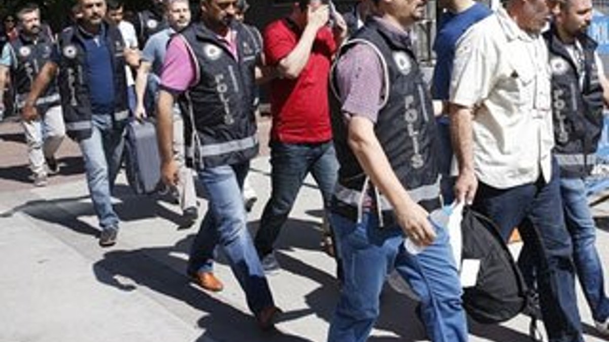 İzmir'deki FETÖ operasyonunda 7 kişi tutuklandı