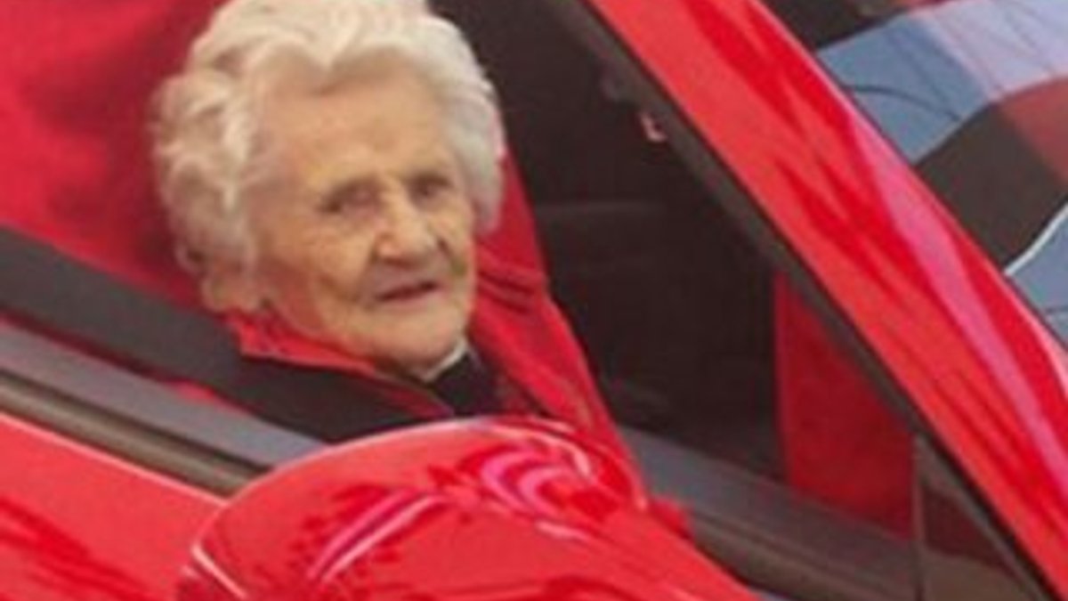 104 yaşındaki nine 300 km hızı tattı