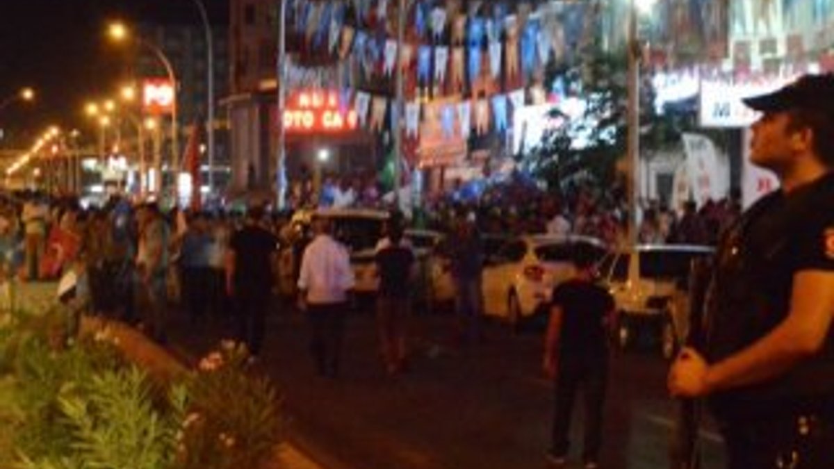 Diyarbakır’da AK Parti il binasına saldırı
