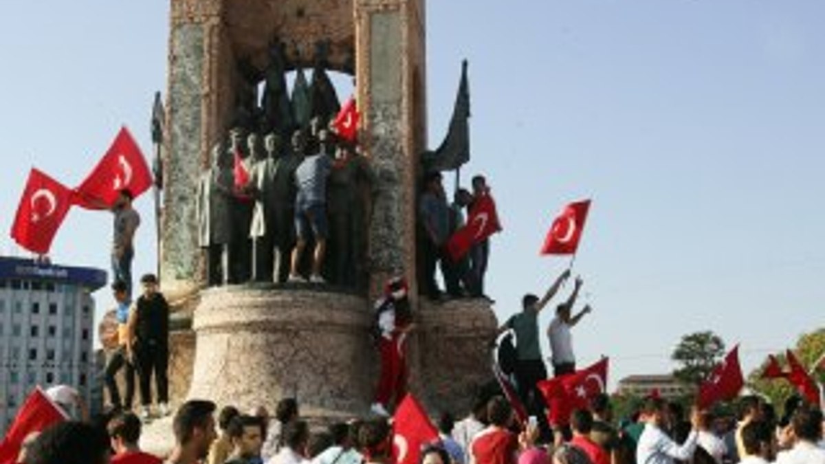 Taksim'de milletin demokrasi nöbeti VİDEO